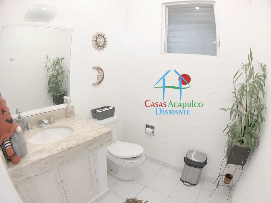 Bajareque 6 - Baño de visitas 1